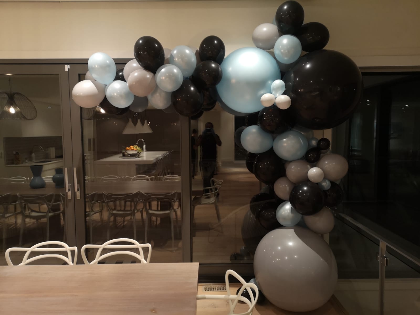 Balloon Delivery Service | Lux Booth Canada